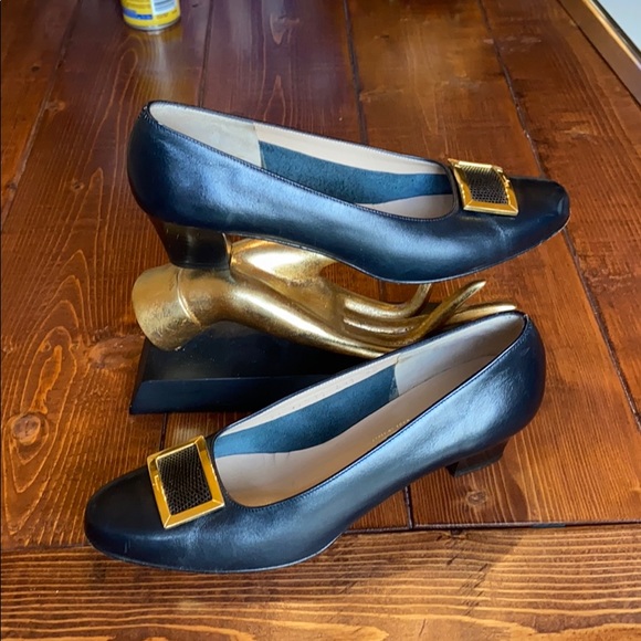 🌟Salvatore Ferragamo Pumps🌟 - Picture 2 of 16